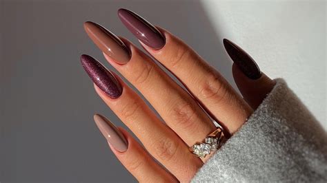 Toffee nails, eleganti e color caramello, le unghie dell’autunno .